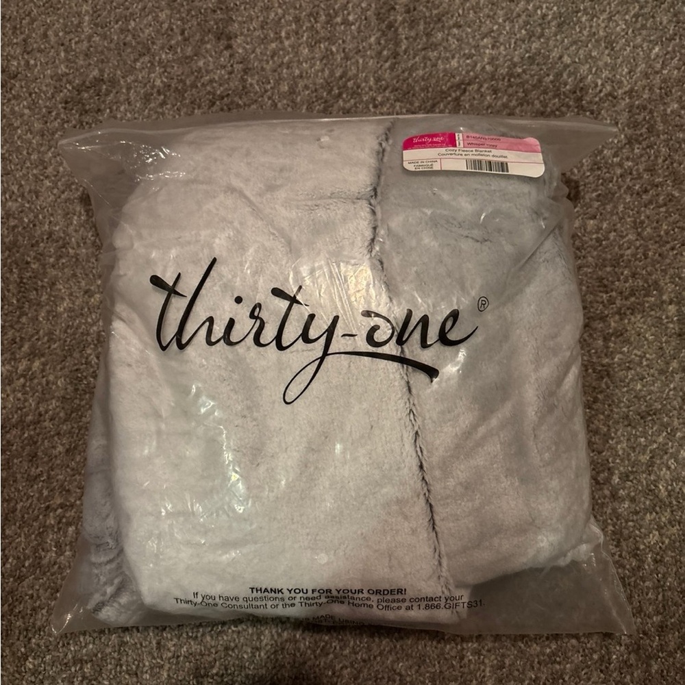 Thirty-One Soft Gray Throw Blanket